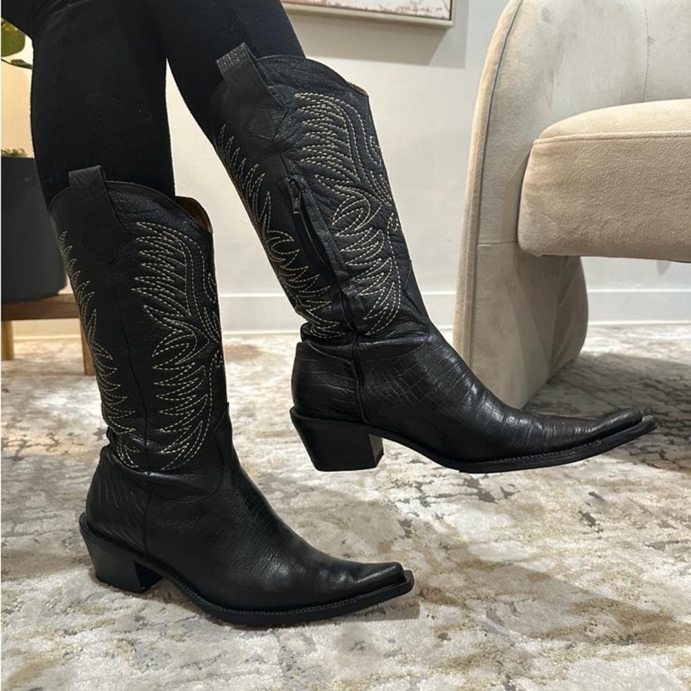 Handmade black leather western style boots. Good condition. Timeless. Essential.